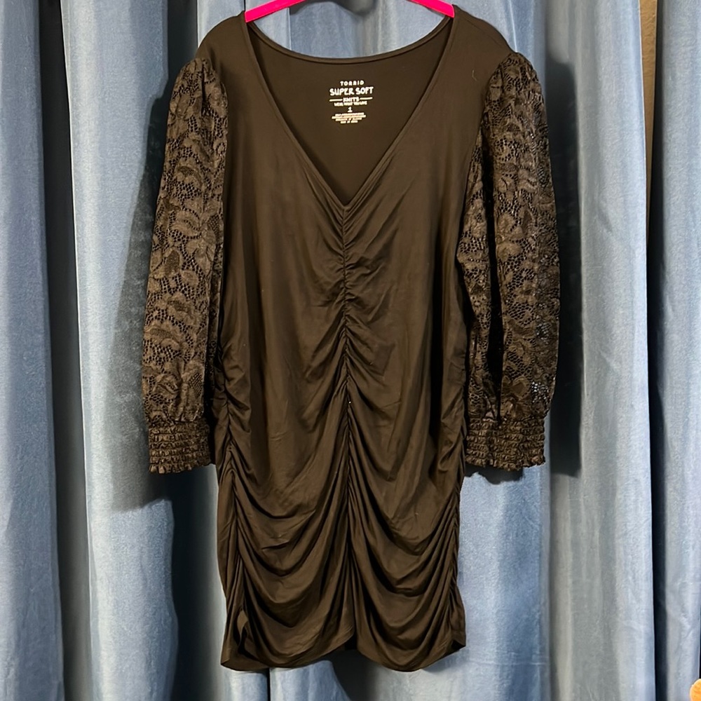 Torrid super soft shirt with lace sleeve NWOT size 1
